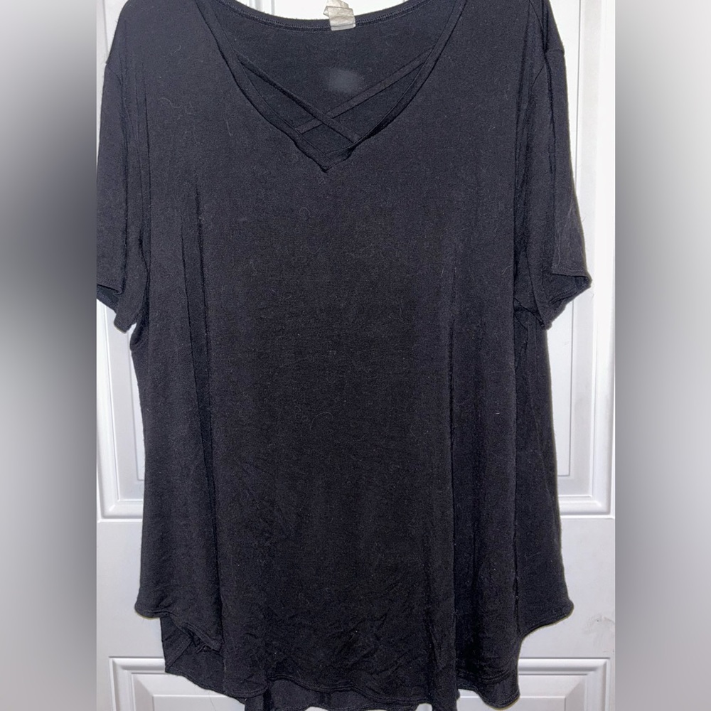 Black crossed tee shirt